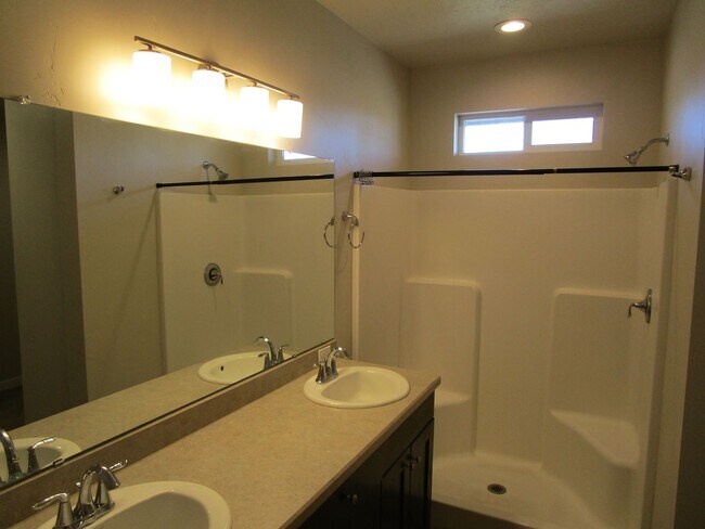 Building Photo - 0598