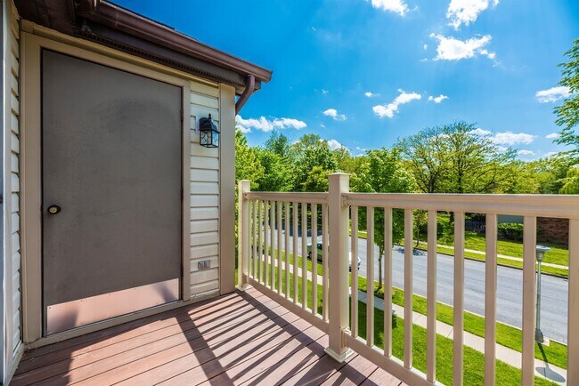 Building Photo - Condo Close to Downtown Frederick