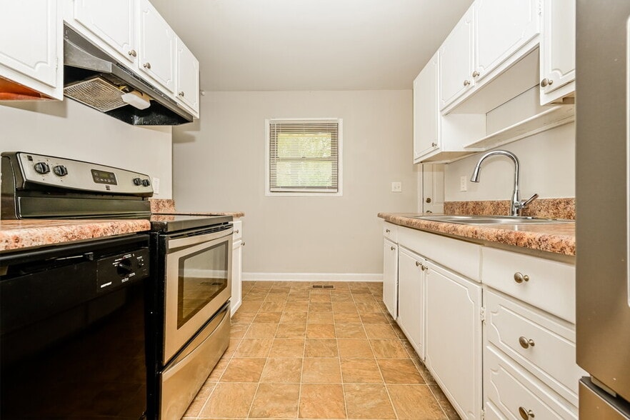 Building Photo - 263 Roxbury Dr
