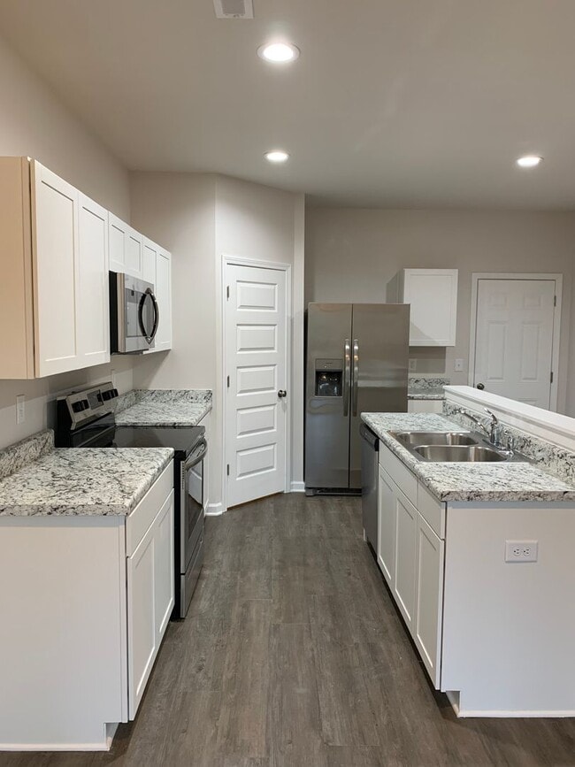 Building Photo - PRELEASING NOW!!- Three Bedroom | Two and a Half Bathroom Home in Cullman