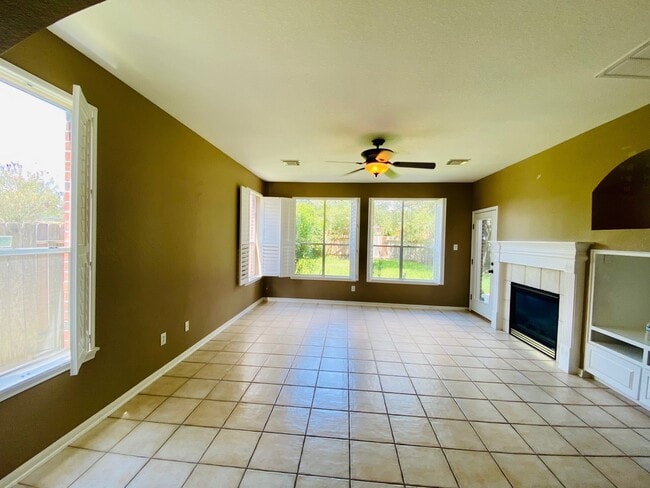 Building Photo - 6302 Spring Tide Ct