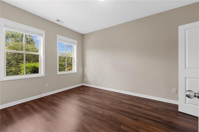 Building Photo - 331 Northaven Ave