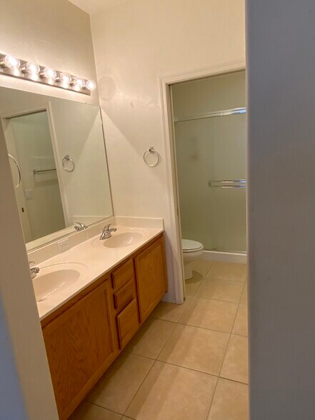 Building Photo - 3853 N Forest Park Dr