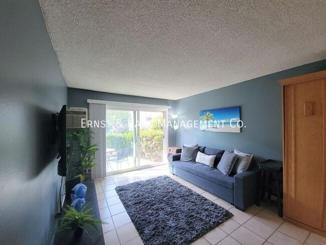 Building Photo - Beautiful 1 Bedroom Condo in Resort Styled...