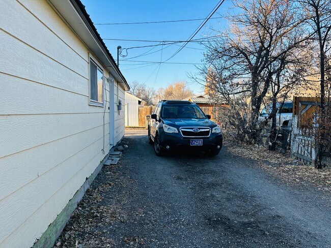 Building Photo - 720 1/2 S. 32nd St.