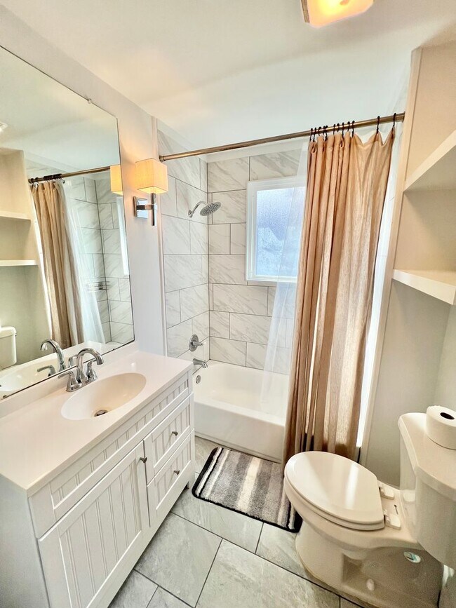 Building Photo - Charming Home In the Garden District- Ideal Location