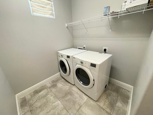 Building Photo - 2981 Casterton Dr