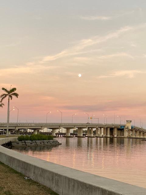 Building Photo - 301 S Palmway