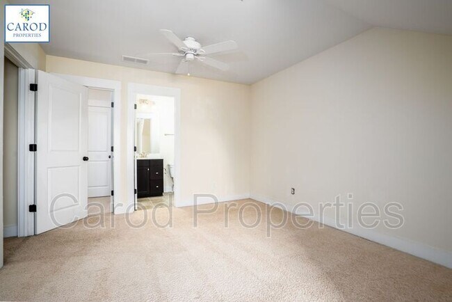 Building Photo - 3840 Willow Green Pl