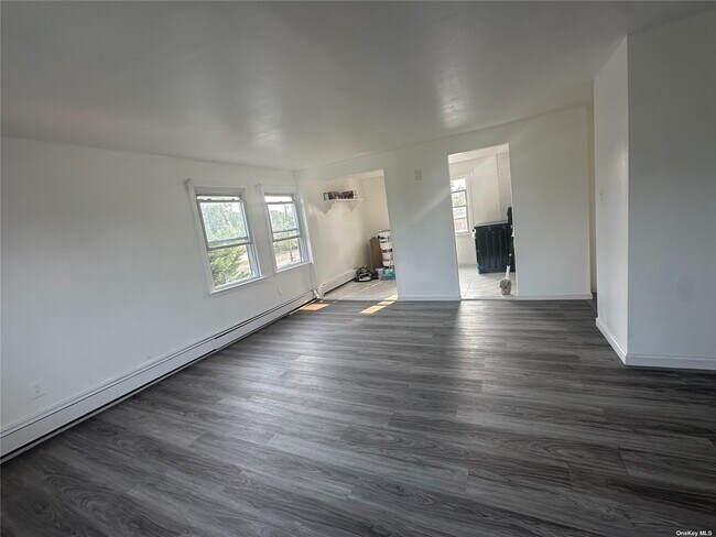 Building Photo - 1322 Commodore Rd