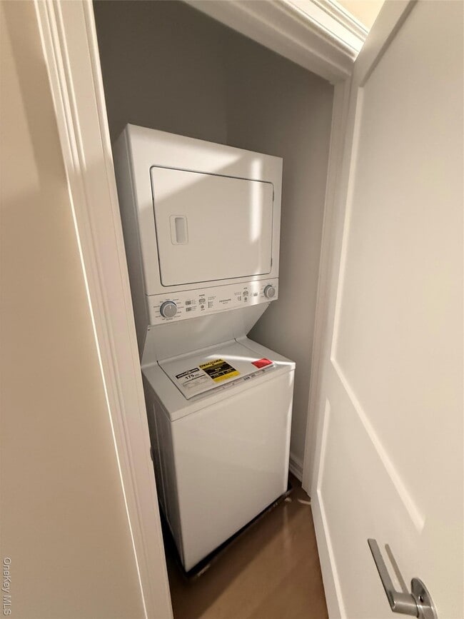 Building Photo - 122 Greenwich Ave