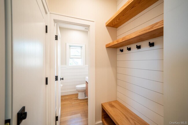 Building Photo - 60 Ramble Ln