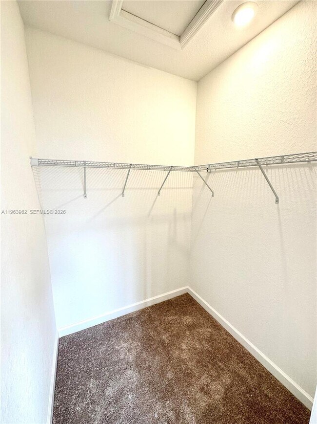 Building Photo - 255 SW 159th Dr