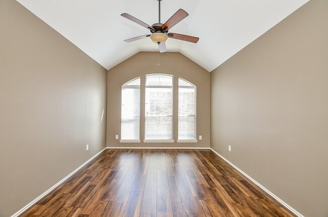 Building Photo - 26006 Palmdale Estate Dr