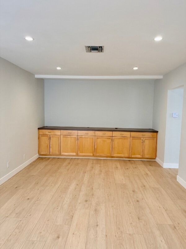 Building Photo - 808-812 Westmount Dr