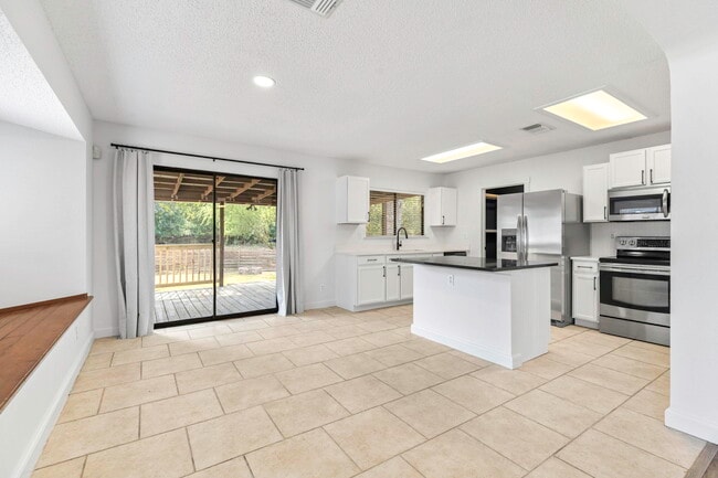 Building Photo - 16031 Watering Point Dr