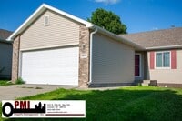 Building Photo - 3 Bedroom and 3 Bathroom Duplex. Available...