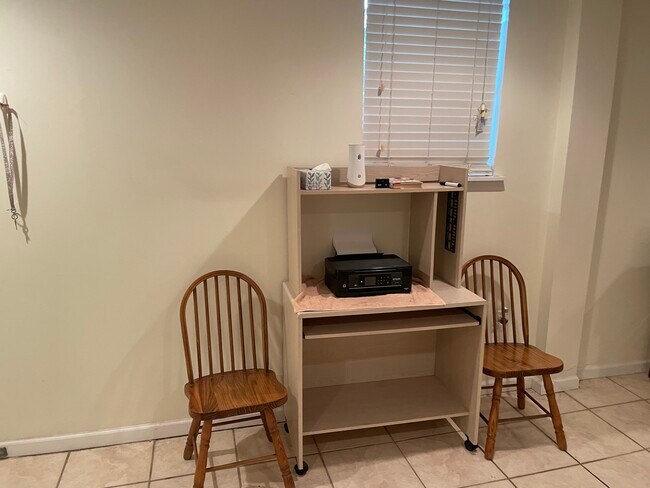 Building Photo - 29 10th Ave W