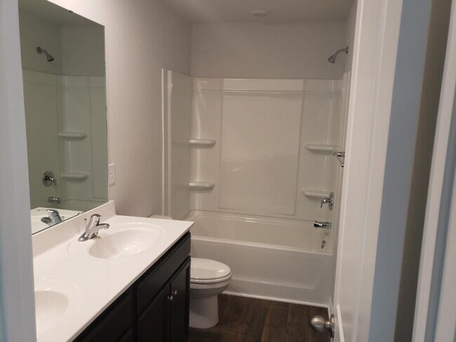 Building Photo - 2 story home in Lake Tyler