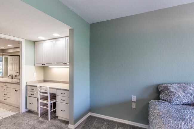 Building Photo - CLOSE DOWNTOWN PUNTA GORDA. GROUND FLOOR U...
