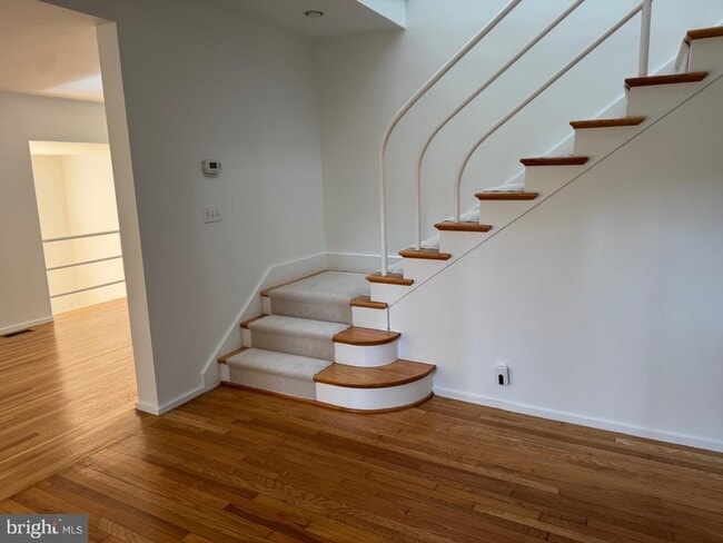 Primary Photo - 4920 Butterworth Pl NW