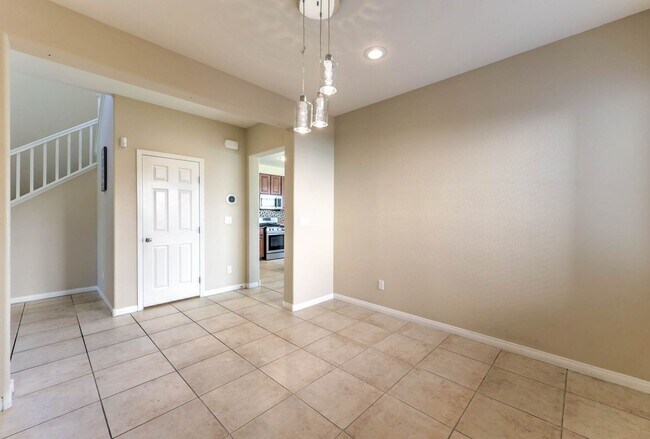 Building Photo - Beautiful 4 Bedroom, 2 Story Home in Henderson