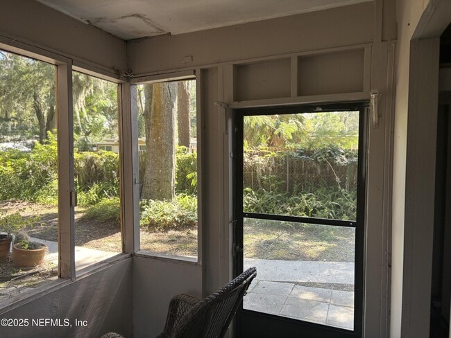 Building Photo - 1950 Paine Ave