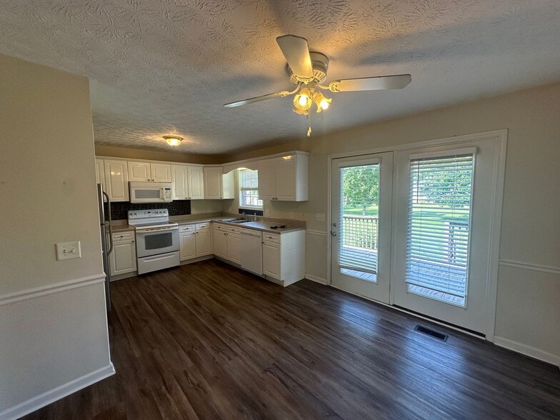 Building Photo - 3222 Briarhill Ct