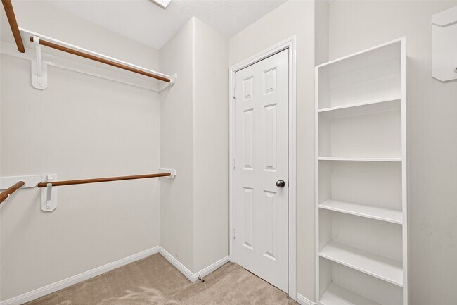 Building Photo - 11 Nestlewood Pl