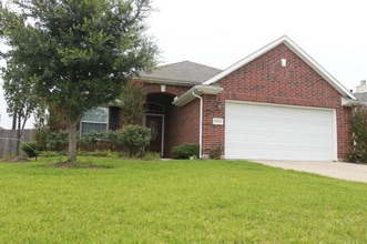 Building Photo - 19018 Piney Way Dr