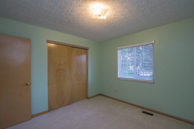 Building Photo - 6657 Delburn Ct