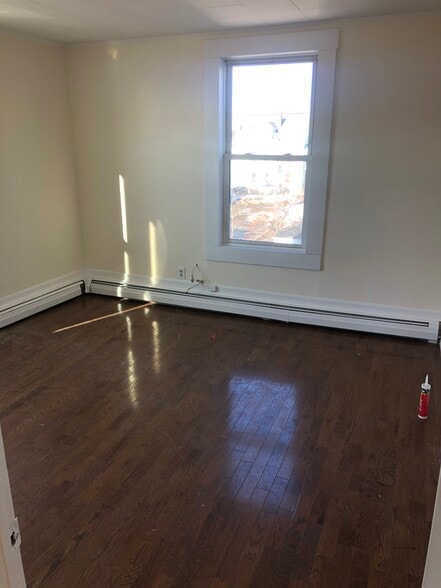 Building Photo - 70 Linden St