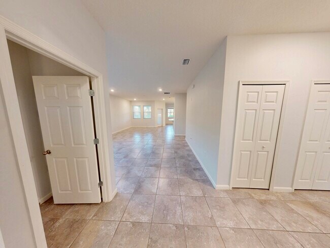 Building Photo - 1404 Mulligan Dr