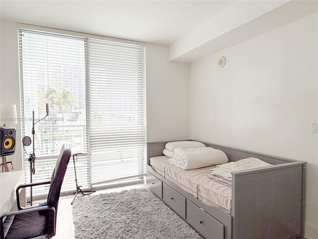 Building Photo - 90 SW 3rd St