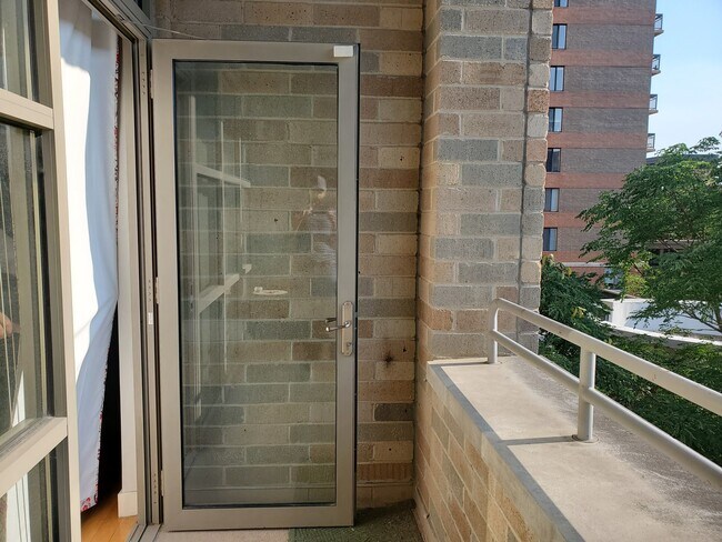 Building Photo - 10 S Dunton Ave