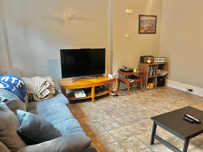 Building Photo - 4BD/3BTH In Southside - Laundry - Central ...