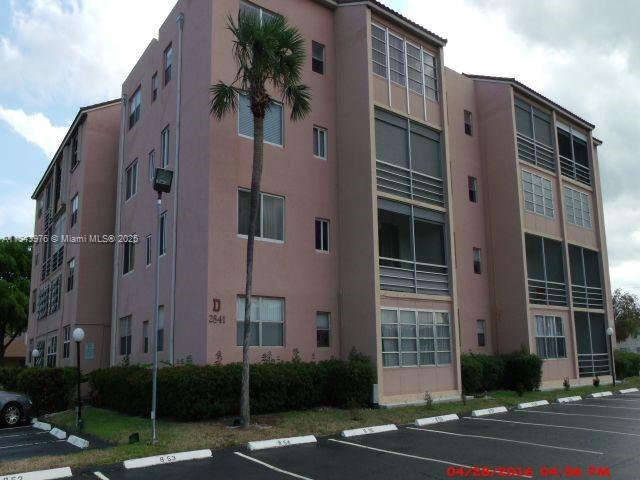 Building Photo - 2841 Somerset Dr