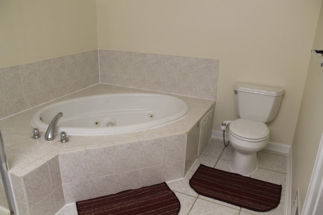 Building Photo - 586 Brittany Cir