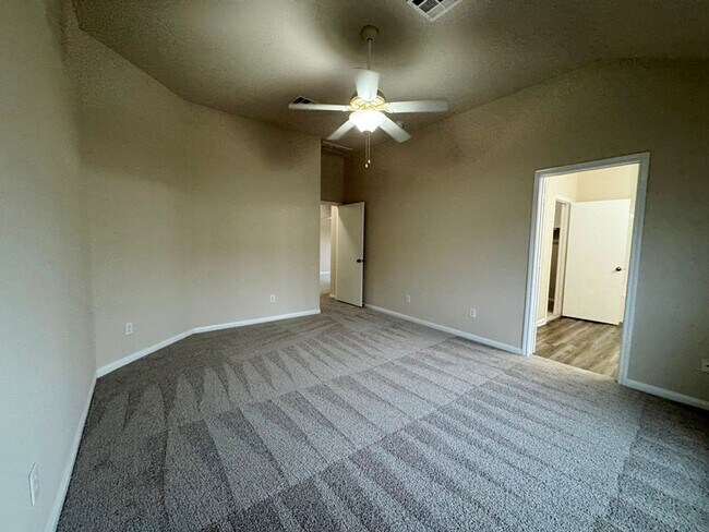 Building Photo - One-story brick home in popular Stoneridge Subdivision!