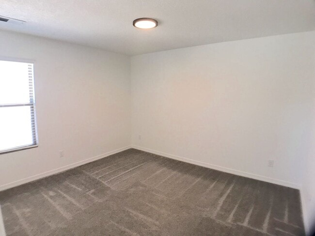 Building Photo - Gorgeous, Newer 3 bedroom in Los Lunas! Open Layout!