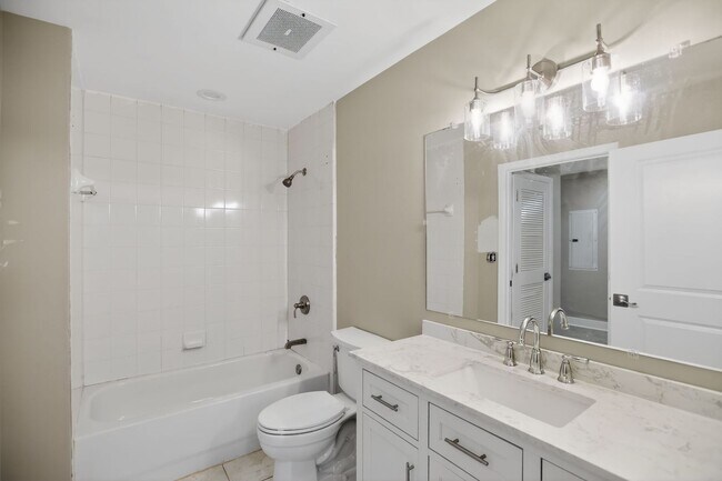 Building Photo - One Bed One Bath Condo in Tenleytown