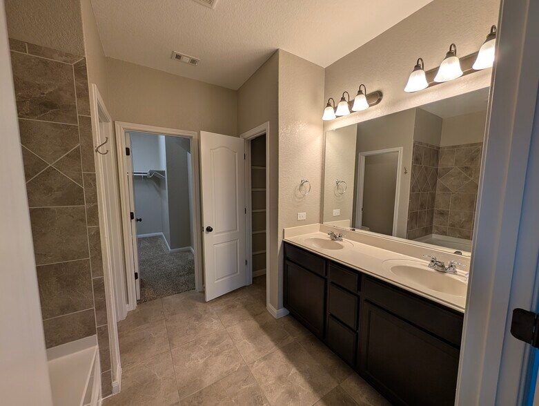 Building Photo - 13302 Frio Parke