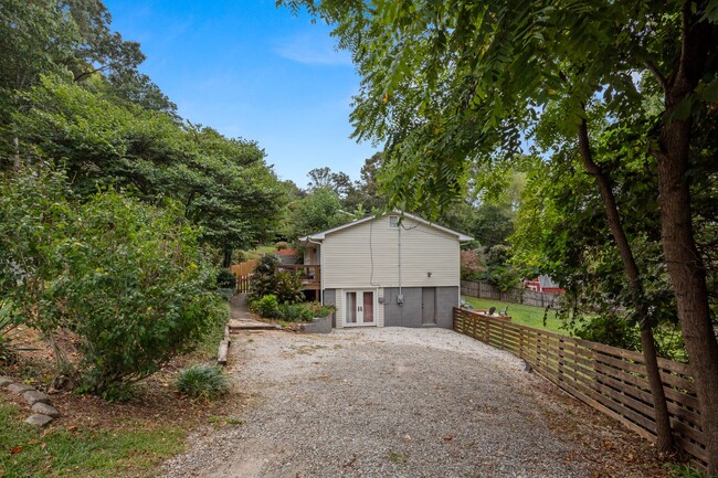 Building Photo - Updated Home West of Asheville