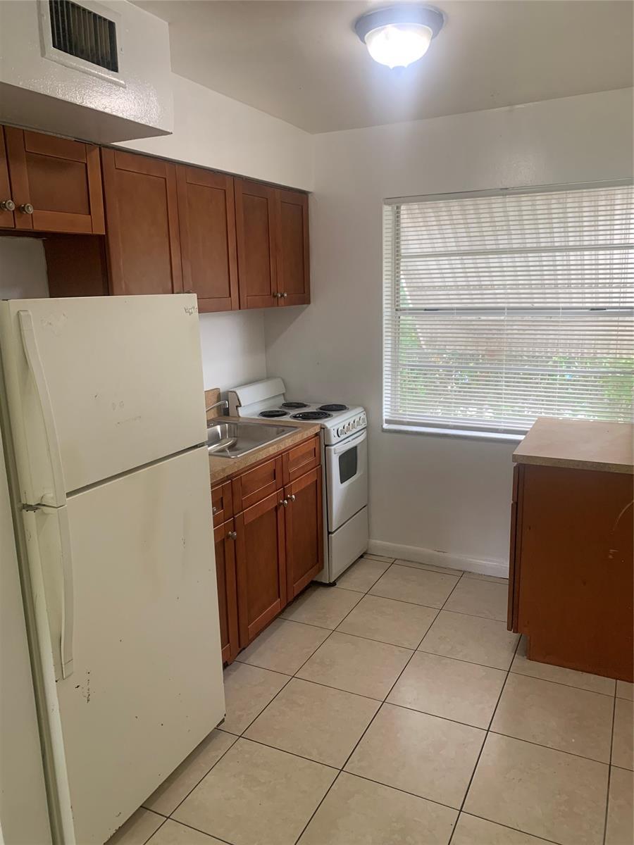 Building Photo - 1916 Scott St