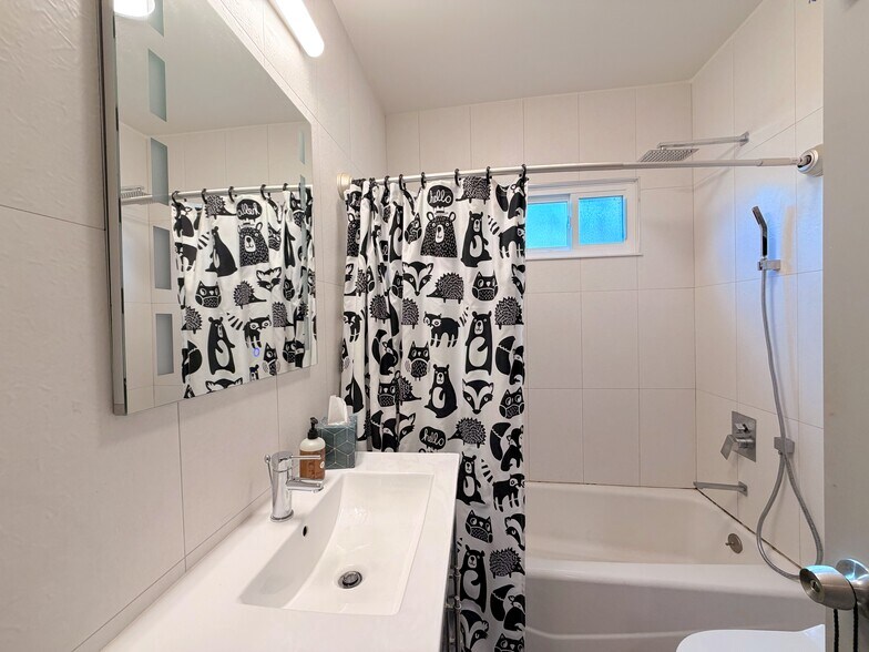 Building Photo - 1419 Fischer St