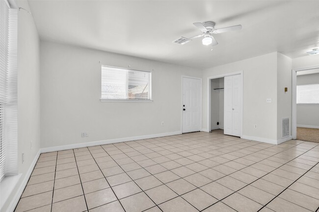 Building Photo - 809 Brooks St