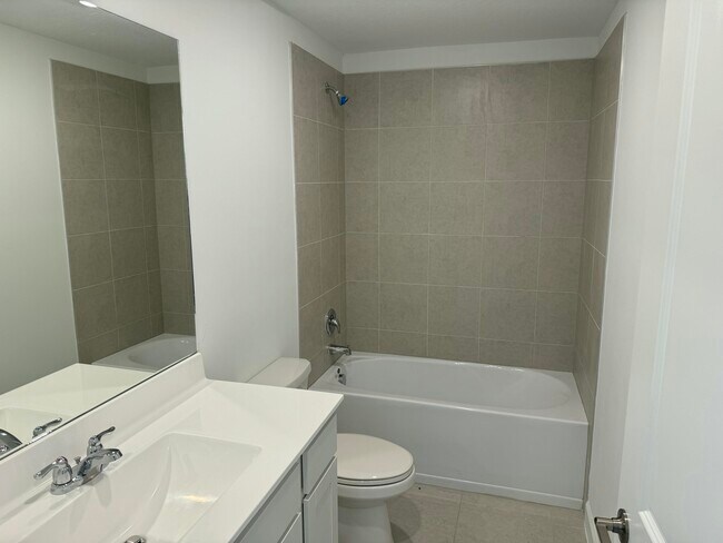 Building Photo - 10445 NW Suncrest Lp