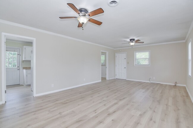 Building Photo - 3 Bedroom Ranch