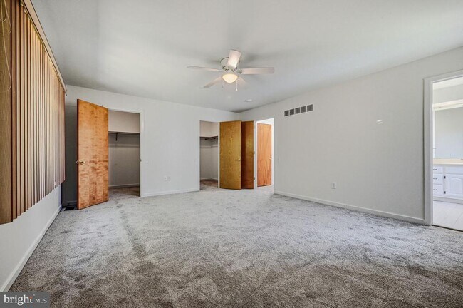 Building Photo - 207 Steeplechase Cir
