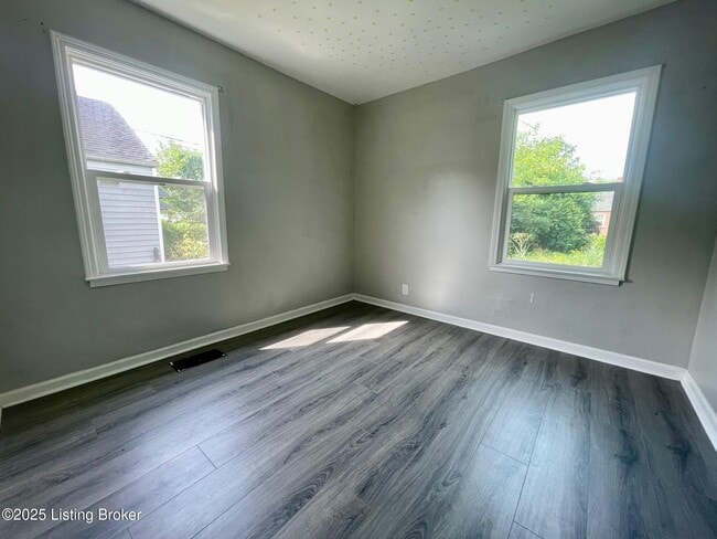 Building Photo - 1272 Weller Ave